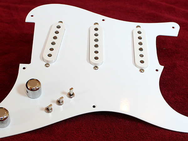 Loaded pickguard Alchemy, white Aluminium