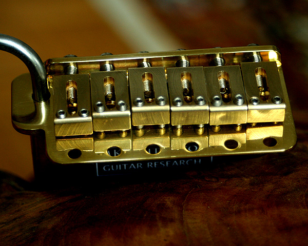 Dream Machine Messing Tremolo - Oberfläche goldfarben