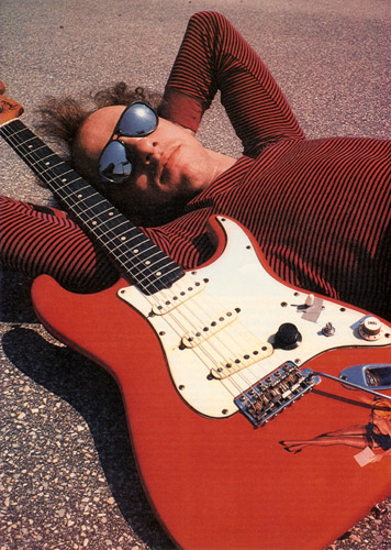 red-fender-stratocaster-knopfler I guess you want the complete picture, too.