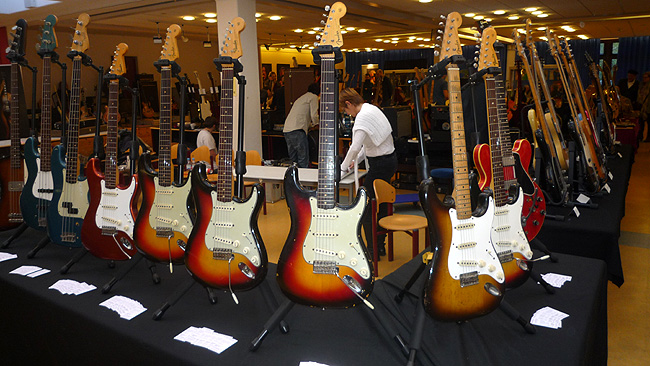 Many vintage Strats with Brazilian rosewood on the Oldenburg Vintage Guitar Show this year - but only with CITES certificate!