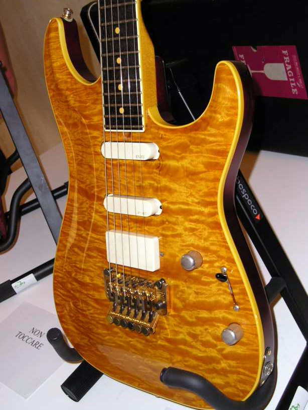 From the Pensa Days exhibition 2002 - Note the way the frets extend the fingerboard binding. This is the same method as it was done on 50ies Les Pauls.